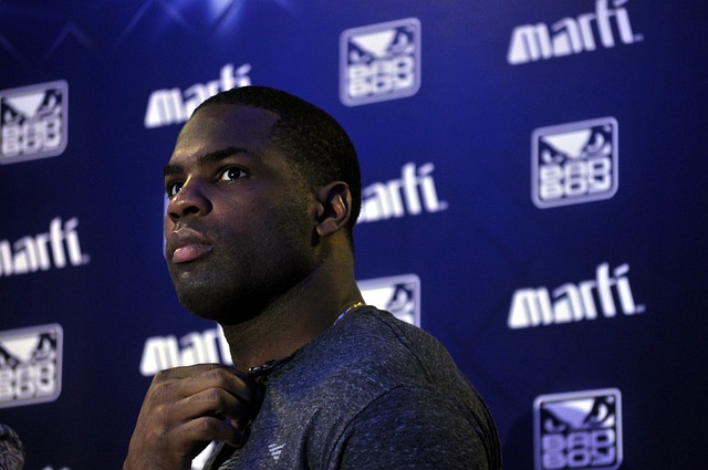 我们不难发 我们不难发